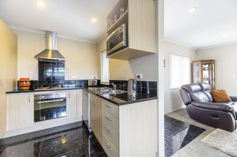 Photo of property in 17 Anna Lane, Glen Eden, Auckland, 0602