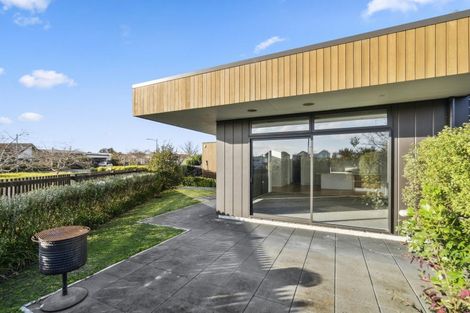 Photo of property in 2 Parachute Crescent, Papakura, 2110