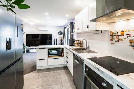 Photo of property in 6b Clerke Place, Marfell, New Plymouth, 4310