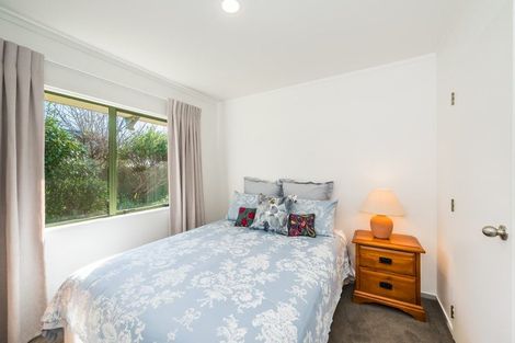 Photo of property in 7 Balmerino Grove, Waikanae, 5036