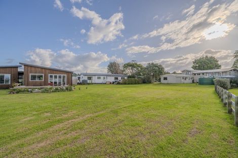 Photo of property in 13 Admiral Drive, Cooks Beach, Whitianga, 3591