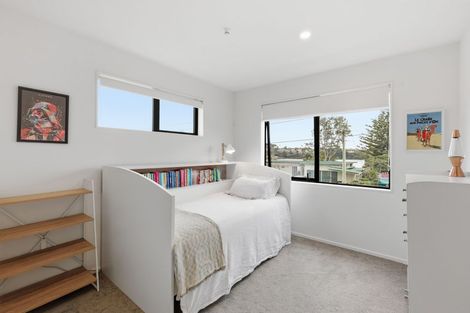 Photo of property in 2/2 Chapman Road, Te Atatu Peninsula, Auckland, 0610