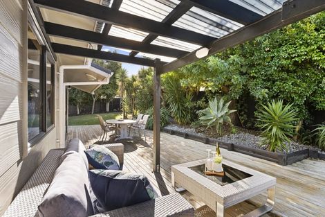 Photo of property in 2 Gosford Drive, Botany Downs, Auckland, 2010