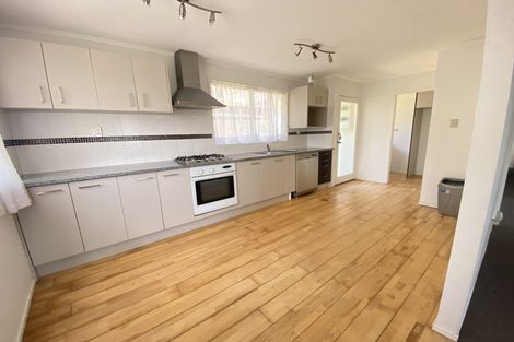 Photo of property in 34 Claverdon Drive, Massey, Auckland, 0614