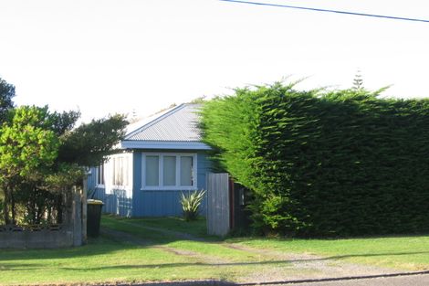 Photo of property in 23 Rangihiroa Street, Waikanae Beach, Waikanae, 5036