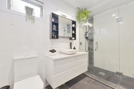 Photo of property in 49a The Esplanade, Eastern Beach, Auckland, 2012