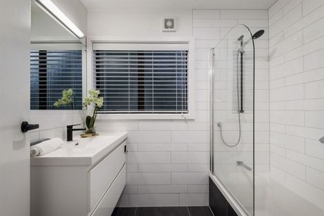 Photo of property in 1/30 Tui Glen Road, Birkenhead, Auckland, 0626