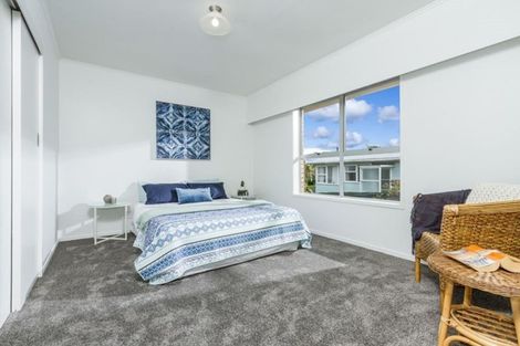 Photo of property in 2/8 Tobruk Crescent, Milford, Auckland, 0620