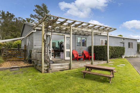 Photo of property in 1187 Peak Road, Helensville, 0875