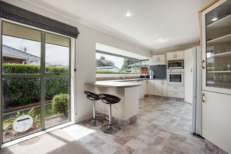 Photo of property in 4 Rothesay Place, Highbury, Palmerston North, 4412