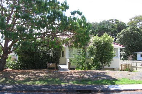 Photo of property in 43 Cliff View Drive, Green Bay, Auckland, 0604