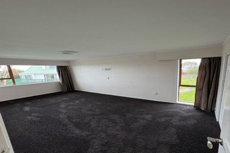 Photo of property in 11 Ian Place, Glendene, Auckland, 0602