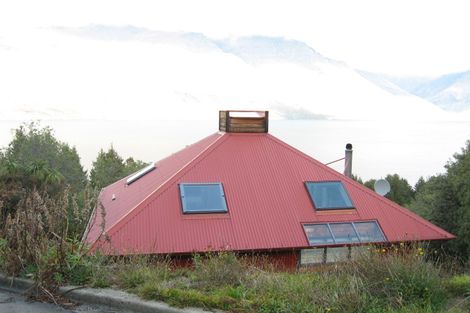 Photo of property in 10 Mckerrow Place, Sunshine Bay, Queenstown, 9300