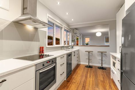 Photo of property in 1/53 Verran Road, Birkenhead, Auckland, 0626