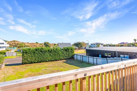 Photo of property in 3 James Street, Waikawa Beach, Manakau, 5573