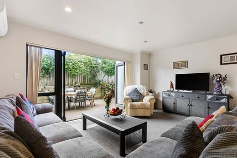 Photo of property in 3/102 Greenhithe Road, Greenhithe, Auckland, 0632