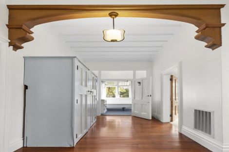 Photo of property in 11 Nevay Road, Miramar, Wellington, 6022