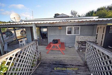Photo of property in 32 Sandy Beach Road, Tinopai, 0593