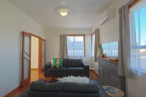 Photo of property in 8 Hinton Road, Taradale, Napier, 4112