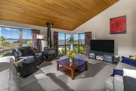 Photo of property in 199 West Harbour Drive, West Harbour, Auckland, 0618