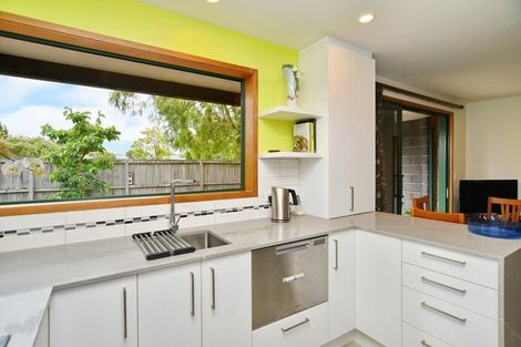 Photo of property in 1/5 Winters Road, Redwood, Christchurch, 8051