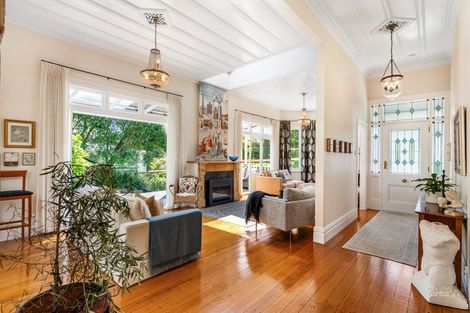 Photo of property in 31 Shoal Bay Road, Devonport, Auckland, 0624