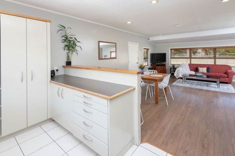 Photo of property in 54 Hattaway Avenue, Bucklands Beach, Auckland, 2012