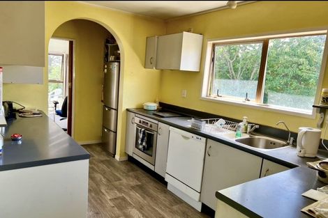 Photo of property in 41 Colchester Crescent, Newlands, Wellington, 6037