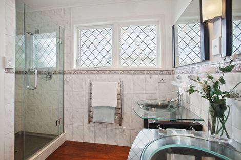 Photo of property in 32 Glenmore Road, Sunnyhills, Auckland, 2010