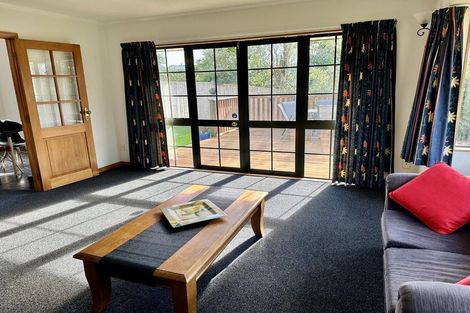 Photo of property in 11 Woodgate Court, Fitzherbert, Palmerston North, 4410