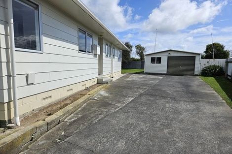 Photo of property in 39 Raglan Avenue, Cloverlea, Palmerston North, 4412