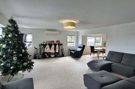 Photo of property in 5 Oriwa Street, Waikanae, 5036