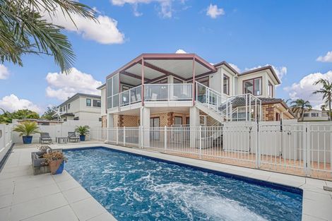 Photo of property in 5 Courtneys, West Harbour, Auckland, 0618