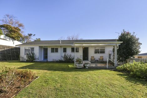 Photo of property in 28 Riversdale Drive, Merrilands, New Plymouth, 4312