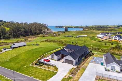 Photo of property in 10 Taha Puke Road, Okura Bush, Silverdale, 0794