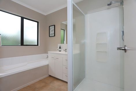 Photo of property in 4 Logan Grove, Feilding, 4702