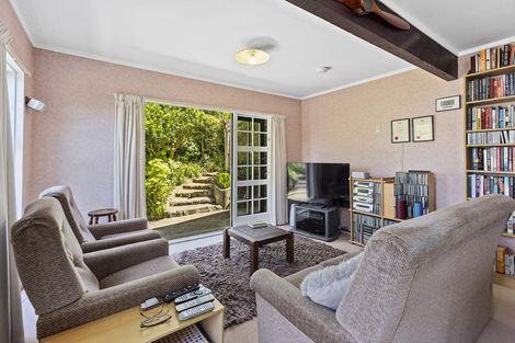 Photo of property in 6 Balliol Drive, Tawa, Wellington, 5028