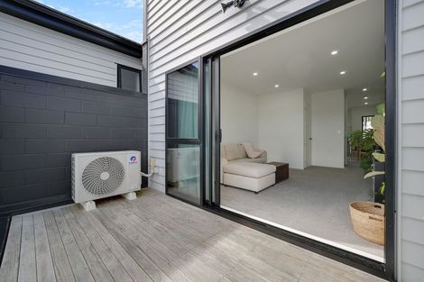 Photo of property in 2d Taratoa Street, Point England, Auckland, 1072