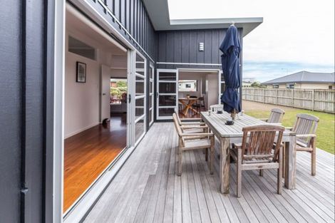 Photo of property in 42a Kent Avenue, Waitarere Beach, Levin, 5510