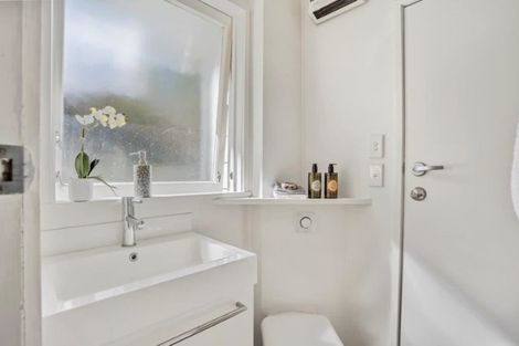 Photo of property in 11 Judges Bay Road, Parnell, Auckland, 1052