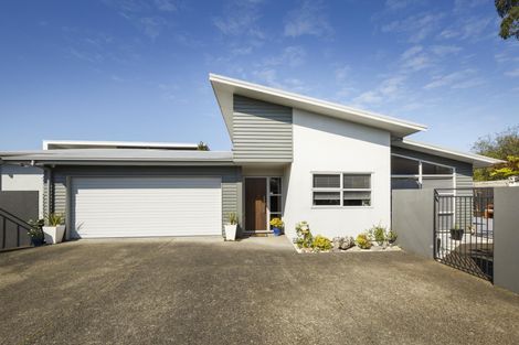 Photo of property in 4 Acacia Street, Kelvin Grove, Palmerston North, 4414
