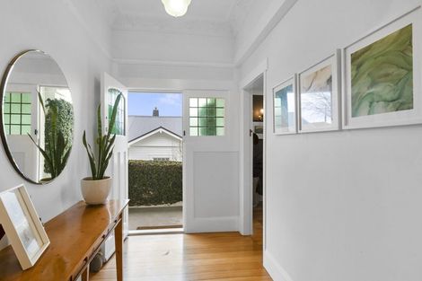 Photo of property in 70 Morley Street, New Plymouth, 4310