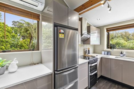 Photo of property in 140 Miromiro Road, Normandale, Lower Hutt, 5010