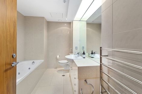 Photo of property in Semple House, 1b/84 Oriental Parade, Oriental Bay, Wellington, 6011