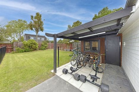 Photo of property in 21 Barnes Road, Redwood, Christchurch, 8051