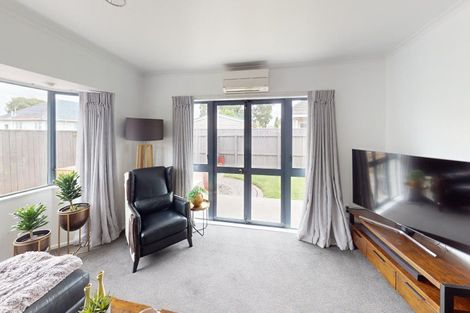 Photo of property in 2 Pinedale Parade, Milson, Palmerston North, 4414