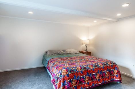 Photo of property in 17 Hutchinson Avenue, New Lynn, Auckland, 0600