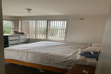 Photo of property in 3a Deuxberry Avenue, Northcote, Auckland, 0627