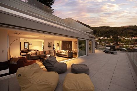 Photo of property in 6 Lordens Place, Fernhill, Queenstown, 9300