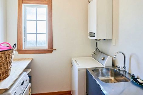 Photo of property in 38 Tuatoru Street, Eastbourne, Lower Hutt, 5013